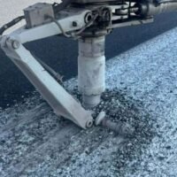 Ein Zwischenfall am Fahrwerk einer Maschine von Air India Express führte am 11. März zur vorübergehenden Sperrung der Start- und Landebahn des internationalen Flughafens Phuket. Dies beeinträchtigte den Flugverkehr und zwang andere Flugzeuge, zunächst Kreise zu ziehen und dann auszuweichen. Die Maschine mit 140 Personen an Bord war bei der Landung beschädigt worden und auf der Landebahn gestrandet.