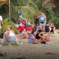 Ein Beitrag in den sozialen Medien hat die wachsende Besorgnis der Bewohner von Koh Phangan verstärkt. Einige Ausländer werden beschuldigt, sich als faktische Eigentümer zu verhalten, thailändisches Recht zu missachten und dadurch lokale Unternehmen und Gemeinden zu beeinträchtigen. Das Thema, das am 21. April von der Facebook-Nutzerin Paweena Jehmad angesprochen wurde, hat online große Aufmerksamkeit erregt. Die Bewohner fragen sich nun, wer die Insel tatsächlich kontrolliert.