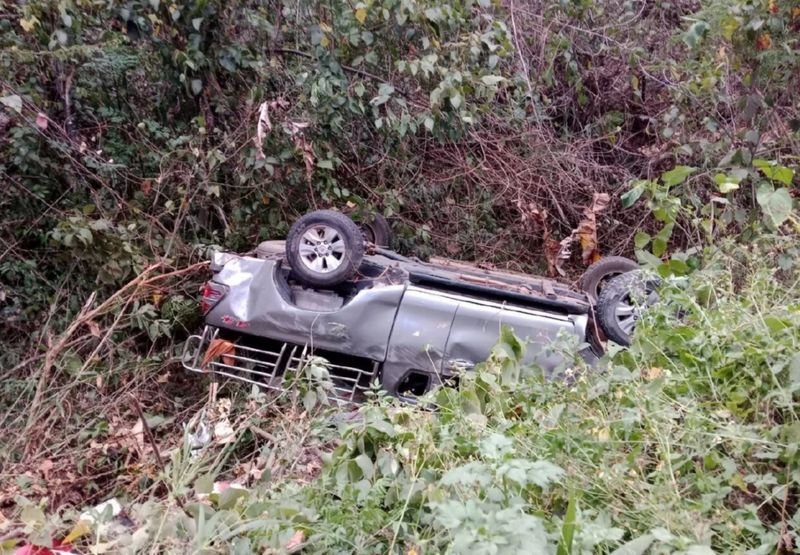 Acht Menschen, darunter Kinder, kamen ums Leben und elf weitere wurden verletzt, als der Fahrer eines Pick-ups in der Provinz Nan in der Huai-Yen-Kurve die Kontrolle über sein Fahrzeug verlor und von der Straße abkam.