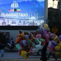 Die Verhandlungen zwischen den Vereinigten Staaten und dem Iran scheinen vorerst abgeschlossen zu sein, teilte die iranische Regierung am frühen Sonntagmorgen mit, nach einer Reihe von Gesprächen in Pakistan zur Beendigung des sechswöchigen Krieges zwischen Washington und Teheran.