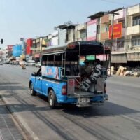 Viele Fahrer warnen vor Streiks und Streckenkürzungen, da die rasant steigenden Dieselpreise die geringfügigen Fahrpreiserhöhungen übertreffen. Die Betreiber des öffentlichen Nahverkehrs in Großstädten stehen unter zunehmendem Druck, da die stark steigenden Treibstoffpreise die Einnahmen schmälern und die Aufrechterhaltung des Betriebs gefährden.
