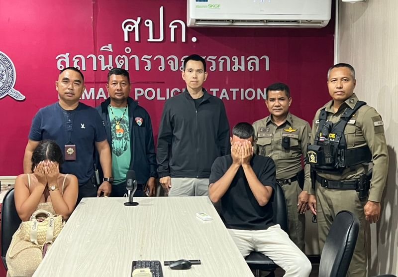 Zwei französische Touristen wurden festgenommen und mit einer Geldstrafe belegt, nachdem sie am Layi Beach in Kamala, Phuket, beim Geschlechtsverkehr in der Öffentlichkeit erwischt worden waren. Der Vorfall, der in den sozialen Medien weite Verbreitung fand, führte zu einem schnellen Eingreifen der Polizei und rechtlichen Konsequenzen für beide Beteiligten.