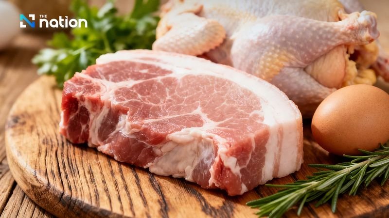 Die Rekordhitze in Thailand beeinträchtigt das Wachstum der Nutztiere und verringert die Anzahl und Größe der Eier, was zu einer Verknappung der Nahrungsmittelversorgung führt.Die Landwirte sehen sich mit stark steigenden Betriebskosten konfrontiert, da der Wasser- und Stromverbrauch für die rund um die Uhr laufenden Kühl- und Belüftungssysteme zunimmt.