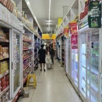 Nach dem Songkran-Fest sehen sich die Verbraucher mit einer bitteren Realität konfrontiert: anhaltend hohe Energiekosten, steigende Preise für Konsumgüter aufgrund des Krieges im Nahen Osten und bevorstehende Ausgaben für den Schulbeginn ihrer Kinder, sagte Somchai Pornrattanacharoen, Ehrenberater des thailändischen Groß- und Einzelhandelsverbandes.