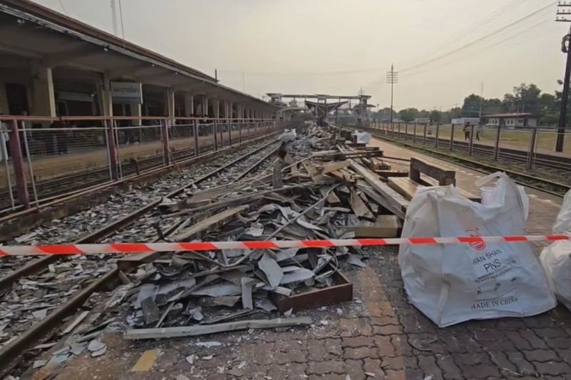 Heftige Sommergewitter zogen am Freitag über mehrere thailändische Provinzen und beschädigten Häuser und Gebäude. Meteorologen gaben am Samstag eine weitere Unwetterwarnung heraus, die bis Montag gilt.