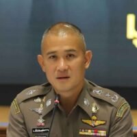 Das Anti-Cyber-Betrugszentrum verzeichnete in der vergangenen Woche 7.372 Fälle, sechs mehr als in der Vorwoche, während die Gesamtschäden um mehr als 15 Millionen Baht zurückgingen. Online-Shopping-Betrug blieb mit 70 % der Fälle die häufigste Betrugsmasche und nahm weiter zu. Anlage- und Jobbetrug, obwohl seltener, verursachte die höchsten Verluste mit insgesamt über 213 Millionen Baht, was 53 % des Gesamtbetrags entspricht.