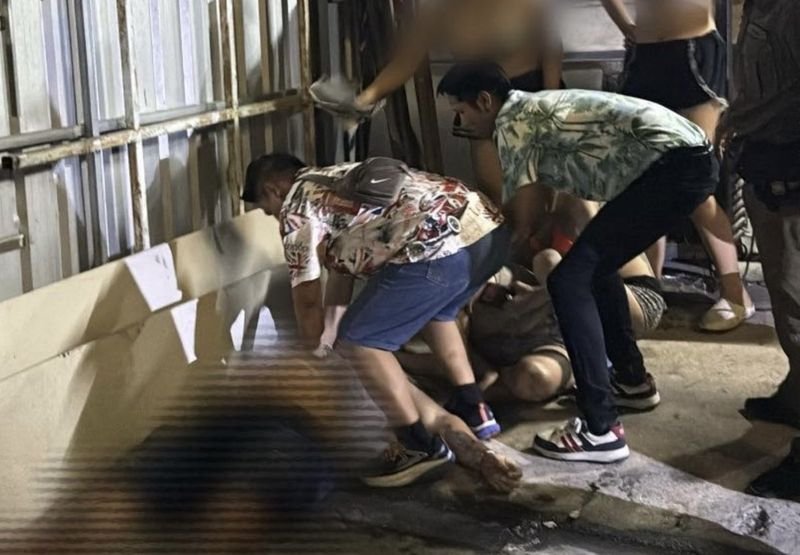 In den frühen Morgenstunden des 19. April 2026 erschoss ein Polizist in der Nähe der Walking Street in Pattaya den Besitzer eines Cannabis-Shops. Zuvor war es offenbar zu einer Auseinandersetzung unter Alkoholeinfluss gekommen. Das 41-jährige Opfer, Pattathorn, wurde zweimal in den Oberkörper getroffen und starb trotz notärztlicher Behandlung später im Krankenhaus.