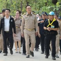 Bei einem Besuch in Chiang Mai, um sich ein Bild von den Waldbränden und dem Smog im Norden zu machen, sagte er, die aktuellen Bemühungen reichten nicht aus, da die Krise weiterhin schwerwiegend sei.
