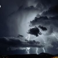 Das Katastrophenschutzministerium (DDPM) warnte 56 Provinzen in den nördlichen, nordöstlichen und zentralen Regionen sowie Bangkok davor, sich auf Gewitter, starke Winde, Hagel und mögliche Blitzeinschläge zwischen dem 23. und 25. April vorzubereiten.