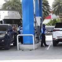 Die University of the Thai Chamber of Commerce (UTCC) geht davon aus, dass staatliche Initiativen wie die Zuzahlungsregelungen „Thai Chuay Thai“ und „Khon La Khrueng Plus“ die Wirtschaft wirksam ankurbeln können, da die Verbraucher aufgrund von Unsicherheiten hinsichtlich ihrer Beschäftigung und ihres zukünftigen Einkommens ihre Ausgaben einschränken.