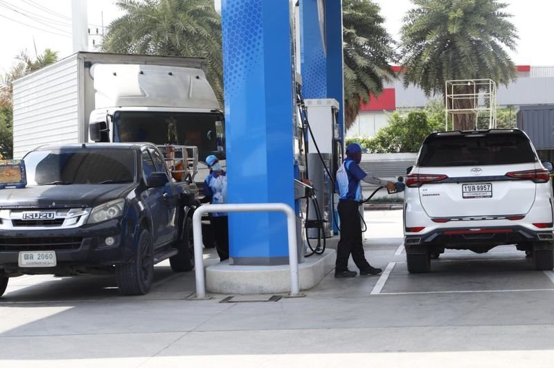 Die University of the Thai Chamber of Commerce (UTCC) geht davon aus, dass staatliche Initiativen wie die Zuzahlungsregelungen „Thai Chuay Thai“ und „Khon La Khrueng Plus“ die Wirtschaft wirksam ankurbeln können, da die Verbraucher aufgrund von Unsicherheiten hinsichtlich ihrer Beschäftigung und ihres zukünftigen Einkommens ihre Ausgaben einschränken.