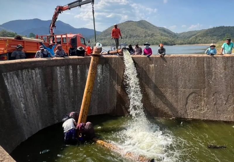 Thailands Königliche Bewässerungsbehörde gibt an, auf mögliche El-Niño-Bedingungen im Jahr 2026 vorbereitet zu sein und verstärkt landesweit das Wassermanagement sowie die Dürrehilfe in gefährdeten Gebieten. Die Behörde warnte, dass unterdurchschnittliche Niederschläge die Wasserversorgung beeinträchtigen könnten. Die Niederschlagsmenge von Jahresbeginn bis Mitte April lag 57 % unter dem Normalwert.