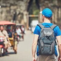 Thailand überprüft sein visumfreies Einreiseprogramm für 60 Tage und wird die pauschale Regelung für alle berechtigten Länder voraussichtlich abschaffen. Die Regierung will die Kontrollen verschärfen, Missbrauch eindämmen und ihre Tourismusstrategie auf qualitativ hochwertigere und länger verweilende Besucher ausrichten