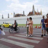 Die Regierung überprüft ihr Visafreiheitsprogramm für ausländische Besucher mit dem Ziel, die Politik so zu überarbeiten, dass sie besser auf qualitativ hochwertigeren Tourismus ausgerichtet ist, sagte Tourismus- und Sportminister Surasak Phancharoenworakul.