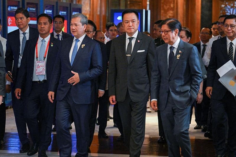 Eine vom King Prajadhipok's Institute durchgeführte Umfrage ergab, dass 40,9 % der Befragten sich wünschten, die Regierung solle eine Politik verfolgen, die die bestehenden Abkommen zwischen Bangkok und Phnom Penh neu bewertet, da diese die Sicherheit und die Außenbeziehungen des Landes betreffen.