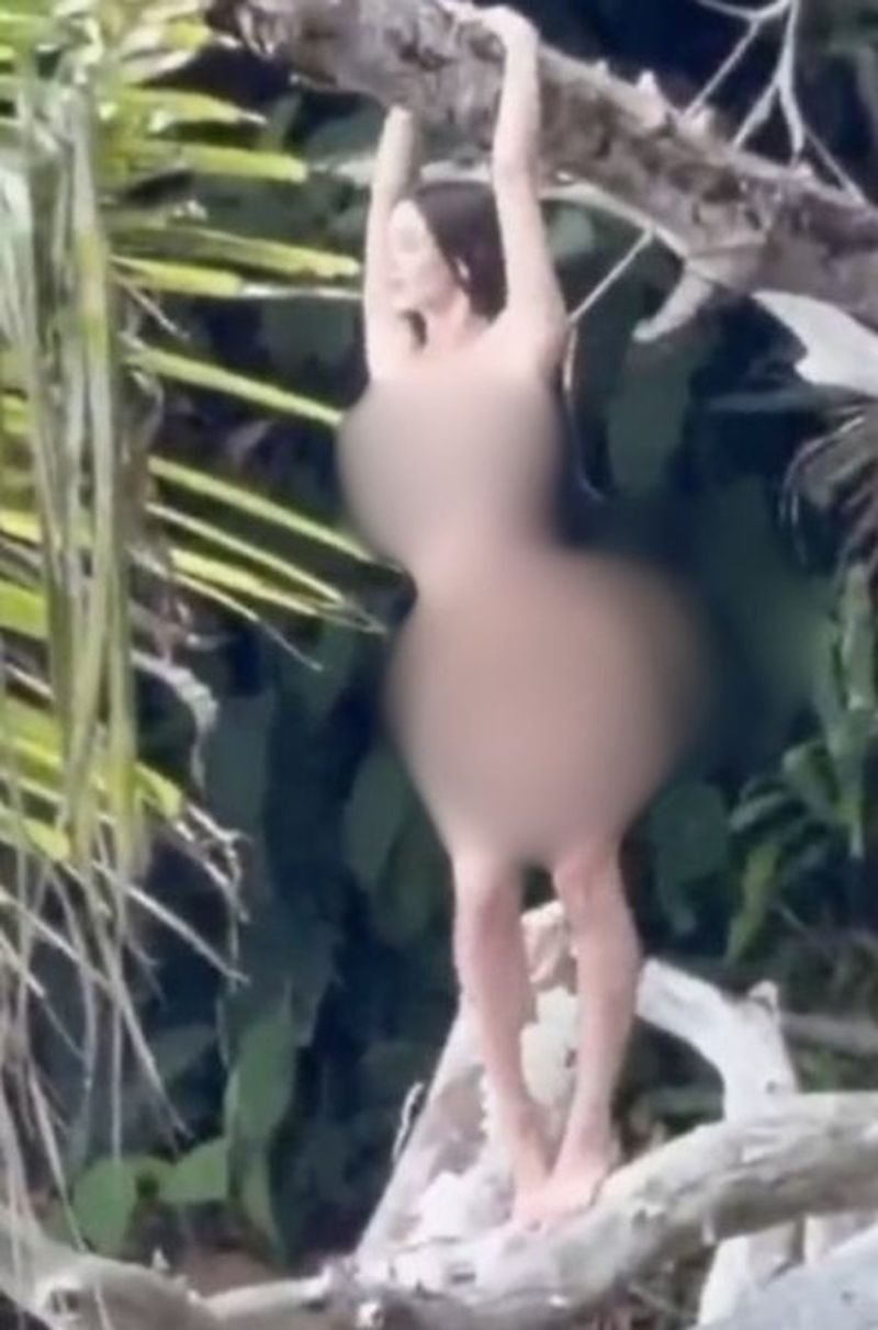 Eine ausländische Touristin sorgte für Aufsehen, nachdem sie sich in der Nähe eines abgelegenen Strandes in Kalim auf Phuket nackt auf Felsen fotografieren ließ. Der Vorfall, der am 22. Mai 2026 online geteilt wurde, erregte die Aufmerksamkeit von Anwohnern, Touristen und Fischern in der Gegend.