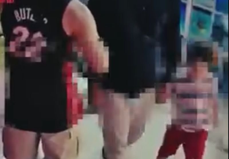 Bewohner von Patong auf Phuket fordern die Behörden zu einem entschiedenen Vorgehen auf, nachdem ein Ausländer mit seinem kleinen Sohn Touristen um Geld angebettelt hatte. Der Vorfall, der am 5. Mai 2026 gemeldet wurde, hat bei Einheimischen und Besuchern Bestürzung ausgelöst und Besorgnis über soziale Probleme in diesem wichtigen Touristengebiet geweckt.