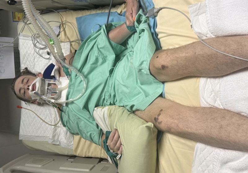 Die Familie eines 20-jährigen britischen Rucksacktouristen, der bei einem Sturz von einem Pickup-Truck in Pattaya schwerste Verletzungen erlitten hat, hat die „verheerende Entscheidung“ bekannt gegeben, die lebenserhaltenden Maßnahmen einzustellen.