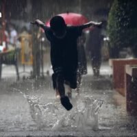 Der thailändische Wetterdienst (TMD) hat vor stärkeren Regenfällen in ganz Thailand gewarnt. In mehreren Gebieten, insbesondere im Norden und Nordosten, werden vereinzelt heftige Regengüsse erwartet.