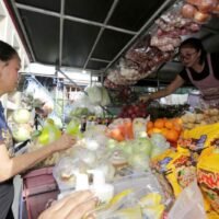 Das Regierungsprogramm „Thais helfen Thais“ hat Ausgaben von mehr als 110,89 Millionen Baht generiert und gleichzeitig die Haushaltsausgaben um über 24,51 Millionen Baht gesenkt, während die Behörden ihre Bemühungen zur Ankurbelung der wirtschaftlichen Aktivitäten an der Basis im ganzen Land fortsetzen.