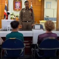 Vier ausländische Jugendliche wurden am 17. Mai in Phuket festgenommen, nachdem sie einen Lampenschirm vor einem Wohnhaus in der Phang Nga Road in der Altstadt von Phuket gestohlen und beschädigt hatten. Der Diebstahl, der von einer Überwachungskamera aufgezeichnet