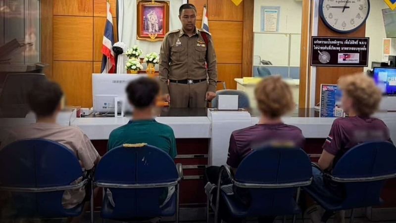 Vier ausländische Jugendliche wurden am 17. Mai in Phuket festgenommen, nachdem sie einen Lampenschirm vor einem Wohnhaus in der Phang Nga Road in der Altstadt von Phuket gestohlen und beschädigt hatten. Der Diebstahl, der von einer Überwachungskamera aufgezeichnet