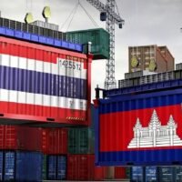 Der Grenzkonflikt zwischen Thailand und Kambodscha und die darauf folgenden Grenzschließungen haben laut dem Thailand-Kambodscha-Wirtschaftsrat im vergangenen Jahr zu geschätzten Verlusten im Import-Export-Handel in Höhe von 180 Milliarden Baht geführt. Die dadurch entstandenen Störungen haben zudem rund 30 % der Grenzbetriebe zur Schließung gezwungen und thailändische Investitionen in Kambodscha im Wert von 4 bis 5 Milliarden US-Dollar beeinträchtigt.