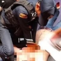 Ein 30-jähriger indischer Tourist ist am frühen Morgen des 12. Mai 2026 in einem Unterhaltungslokal auf der Pattaya Walking Street in Chon Buri zusammengebrochen und gestorben. Rettungskräfte und medizinisches Personal waren sofort zur Stelle. Wiederbelebungsversuche vor den Augen schockierter Touristen und Angestellter blieben erfolglos; der Mann wurde noch am Unglücksort für tot erklärt.