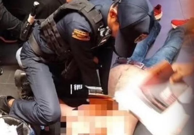 Ein 30-jähriger indischer Tourist ist am frühen Morgen des 12. Mai 2026 in einem Unterhaltungslokal auf der Pattaya Walking Street in Chon Buri zusammengebrochen und gestorben. Rettungskräfte und medizinisches Personal waren sofort zur Stelle. Wiederbelebungsversuche vor den Augen schockierter Touristen und Angestellter blieben erfolglos; der Mann wurde noch am Unglücksort für tot erklärt.
