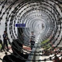 Die Strafvollzugsbehörde (Department of Corrections, DoC) teilt mit, dass gegen Beamte, die Ende letzten Jahres in die Gewährung einer Vorzugsbehandlung für chinesische Häftlinge im Untersuchungsgefängnis von Bangkok verwickelt waren, strenge Disziplinarmaßnahmen ergriffen werden.