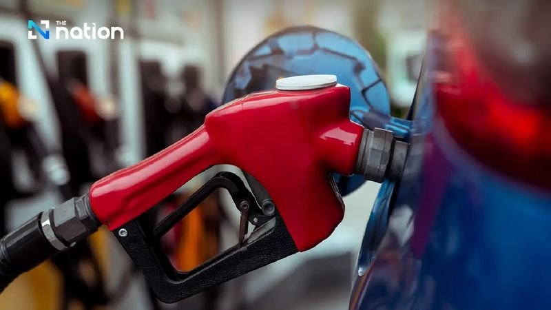 PTT Station und Bangchak haben die Kraftstoffpreise im Einzelhandel ab Dienstag, dem 26. Mai, gesenkt und die Preise für Benzin und Gasohol um 60 Satang pro Liter und die Dieselpreise um 1 Baht pro Liter reduziert.