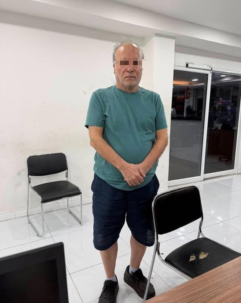 . Ein 67-jähriger schwedischer Tourist namens Mahmoud erstattete am frühen Morgen des 15. Mai in Pattaya Anzeige wegen Raubes von über 100.000 Baht durch eine Gruppe thailändischer Transfrauen. Der Vorfall ereignete sich im My View Condotel, wohin Mahmoud nach einem Besuch der Vergnügungslokale in der Walking Street zwei Transfrauen eingeladen hatte.