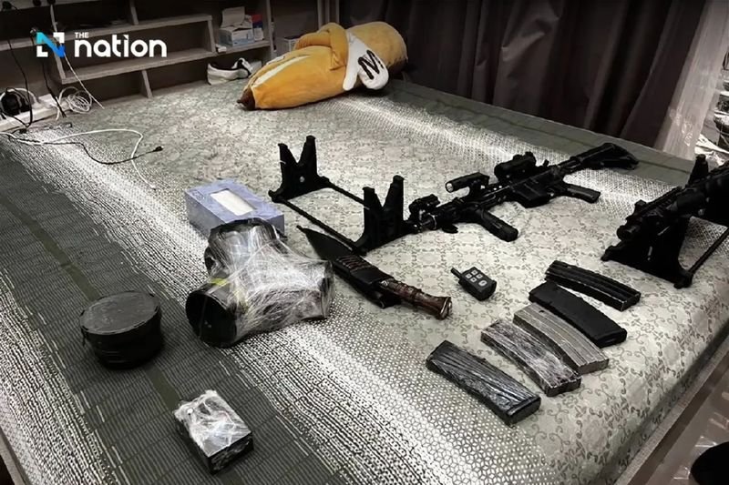 Premierminister und Innenminister Anutin Charnvirakul sagte am Samstag, er habe einen Bericht des nationalen Polizeichefs erhalten, nachdem die Polizei in Na Chom Thian, Chonburi, ein umgestürztes Auto untersucht hatte, das von einem Chinesen gefahren wurde, und später eine große Menge an Kriegswaffen und Sprengstoff entdeckt hatte.