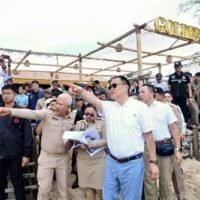 Premierminister Anutin Charnvirakul hat nach Beschwerden von Anwohnern und Unternehmen über Belästigungen durch kriminelle Banden und einflussreiche Gruppen im Zusammenhang mit der Inbesitznahme von öffentlichem Land entlang des Bang Tao Strandes eine Null-Toleranz-Politik gegenüber mafiösen Einschüchterungsmethoden in dieser südlichen Ferienprovinz angekündigt.