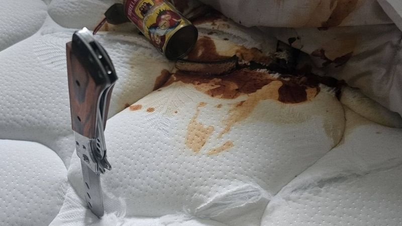 Eine Frau in Hua Hin hat andere Hausbesitzer und Anwohnerinnen alarmiert, nachdem ihr Mietshaus von einem Schweizer Mieter schwer beschädigt worden war. Dieser hatte auch nach Mietende weiterhin Frauen in das Haus eingeladen. Der Facebook-Post der Hausbesitzerin mit Fotos und Details erregte schnell große Aufmerksamkeit im Internet.