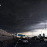 Der thailändische Wetterdienst ( TMD ) hat für Dienstag (12. Mai 2026) eine Wettervorhersage erstellt. In Bangkok werden in 60 % des Gebiets Gewitter erwartet, während in 45 Provinzen mit Gewittern und stürmischen Winden gerechnet wird, da südliche und südöstliche Winde Feuchtigkeit aus dem Golf von Thailand und dem Südchinesischen Meer über Nordthailand bringen.