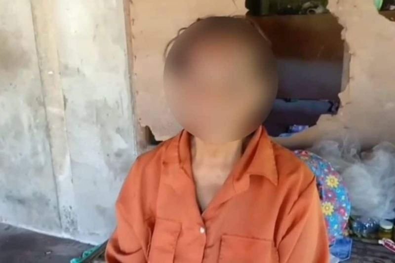 Ein Jugendlicher aus dem Bezirk Kaset Sombun in Chaiyaphum wurde festgenommen, weil er angeblich seine Mutter unter Alkohol- und Methamphetamineinfluss sexuell missbraucht hatte. Der Vorfall ereignete sich am 25. Mai und führte zu polizeilichen Ermittlungen, nachdem die Mutter mit Hilfe einer Nachbarin Anzeige auf der Polizeiwache Ban Deua erstattet hatte.
