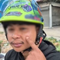 Ein 29-jähriger thailändischer Lieferfahrer wurde am frühen Morgen des 4. Mai 2026 am Strand von Pattaya von einem ausländischen Touristen, laut Zeugenaussagen einem Russen, angegriffen, nachdem er diesen höflich darauf hingewiesen hatte, in der Öffentlichkeit kein Cannabis zu rauchen.