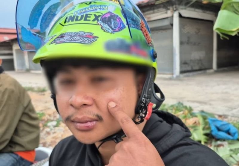 Ein 29-jähriger thailändischer Lieferfahrer wurde am frühen Morgen des 4. Mai 2026 am Strand von Pattaya von einem ausländischen Touristen, laut Zeugenaussagen einem Russen, angegriffen, nachdem er diesen höflich darauf hingewiesen hatte, in der Öffentlichkeit kein Cannabis zu rauchen.