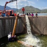 Für Thailand wird von Mai bis Juli 2026 ein El-Niño-Ereignis erwartet, das das Risiko einer doppelten Wasserkrise mit Dürre, extremer Hitze, Starkregen und Überschwemmungen innerhalb desselben Jahres erhöht. Die Behörden warnen, dass es in vielen Gebieten zwischen Mai und August zu Wasserknappheit kommen könnte, bevor die Gefahr von Starkregen und Überschwemmungen von September bis November zunimmt.