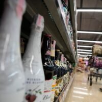 Thailands Komitee zur Kontrolle alkoholischer Getränke hat, wie im Amtsblatt veröffentlicht, geänderte Öffnungszeiten für den Alkoholverkauf ab 2026 bekanntgegeben. Ab dem Tag nach der Veröffentlichung darf Alkohol von 11:00 Uhr bis Mitternacht verkauft werden