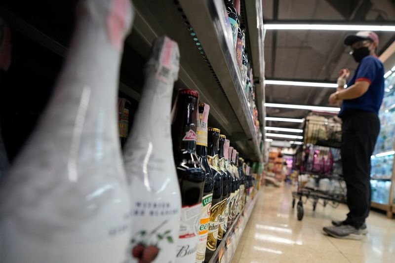 Thailands Komitee zur Kontrolle alkoholischer Getränke hat, wie im Amtsblatt veröffentlicht, geänderte Öffnungszeiten für den Alkoholverkauf ab 2026 bekanntgegeben. Ab dem Tag nach der Veröffentlichung darf Alkohol von 11:00 Uhr bis Mitternacht verkauft werden