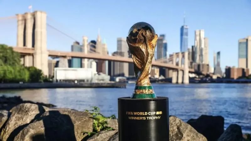 Thailand gehört derzeit zu den vier von insgesamt elf ASEAN-Ländern, in denen die Übertragungsrechte für die FIFA Fußball-Weltmeisterschaft 2026 noch nicht erworben wurden, während die Thailänder wohl ohnehin mehr oder weniger damit rechnen, das Weltfußballturnier wie gewohnt live und kostenlos verfolgen zu können.