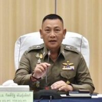 BANGKOK. Die thailändischen Behörden haben landesweit eine Kampagne gegen illegale Aktivitäten von Ausländern gestartet. Den Auftakt bildete eine dreimonatige Aktion der Königlich Thailändischen Polizei (RTP). Die Maßnahmen zielen auf grenzüberschreitende Kriminalität, illegale Einwanderung, Strohmanngeschäfte, Cyberkriminalität und andere Straftaten ab, die die öffentliche Ordnung und die Lebensgrundlagen der lokalen Bevölkerung gefährden.