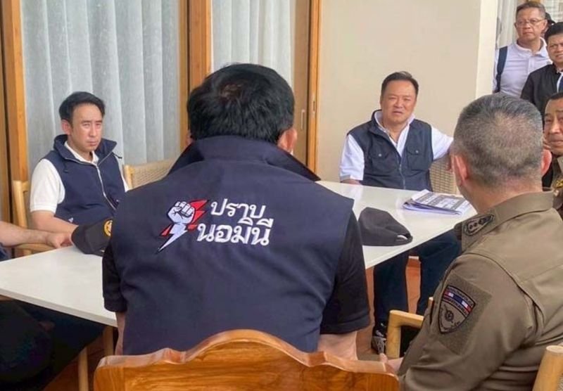 Thailands anhaltendes Vorgehen gegen Strohmanngeschäfte in wichtigen Touristenzentren hat ergeben, dass mehr als 50.000 Thailänder angeblich im Namen ausländischer Investoren handeln. Die Ermittlungen und Gerichtsverfahren dauern landesweit an.