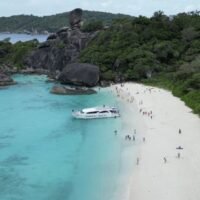 Thailands Ao Kueak, auch bekannt als Donald Duck Bucht, auf den Similan-Inseln, wurde im Ranking der 50 schönsten Strände der Welt 2026 auf Platz 10 gewählt und stärkt damit das internationale Profil des Landes im Tourismus. Die Bekanntgabe erfolgte am 4. Mai 2026 und unterstrich die weltweite Anerkennung des Strandes unter den Top 50.