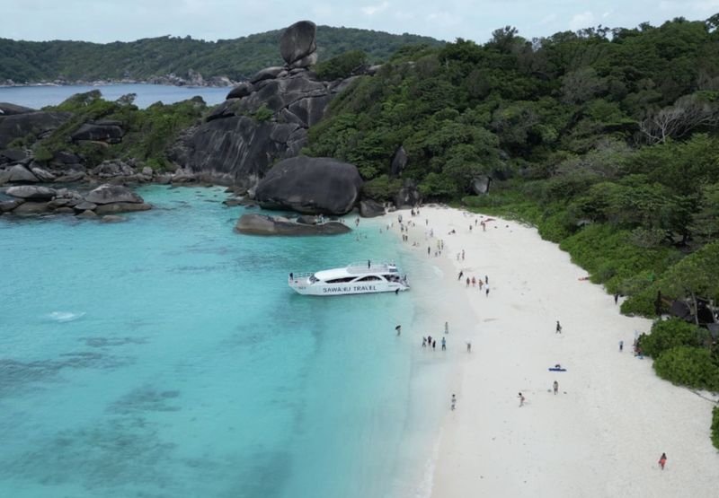 Thailands Ao Kueak, auch bekannt als Donald Duck Bucht, auf den Similan-Inseln, wurde im Ranking der 50 schönsten Strände der Welt 2026 auf Platz 10 gewählt und stärkt damit das internationale Profil des Landes im Tourismus. Die Bekanntgabe erfolgte am 4. Mai 2026 und unterstrich die weltweite Anerkennung des Strandes unter den Top 50.