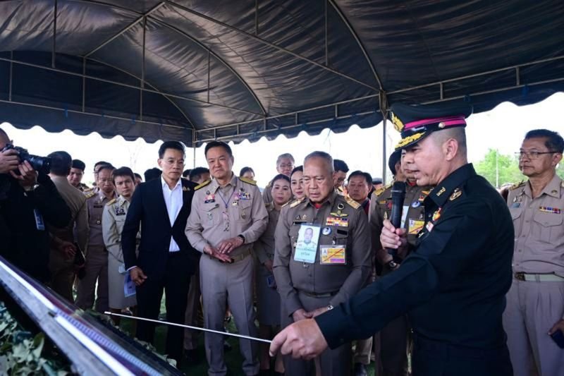 Premierminister Anutin Charnvirakul hat zugesagt, durchgesickerte Chatnachrichten auf Line zu untersuchen, die angeblich zeigen, wie der Chef der Provinzverwaltung (DoPA) einen hochrangigen Beamten aus Phuket anwies, während des jüngsten Wahlkampfs „der blauen Partei zu helfen“.