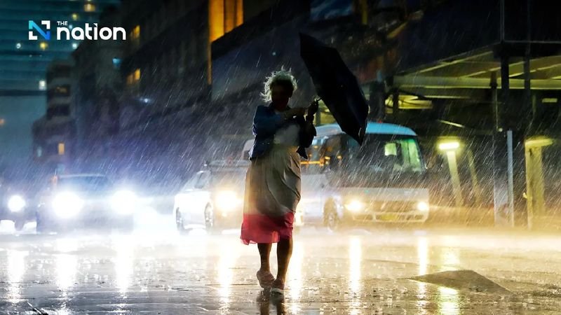 Der thailändische Wetterdienst hat eine Unwetterwarnung herausgegeben: „Schweres Wetter in ganz Thailand erwartet“ (Nr. 9, 58/2569). Die Warnung betrifft unbeständige Wetterbedingungen, die das Land beeinträchtigen werden. Es wird erwartet, dass die Störung vor allem im Süden des Landes Starkregen, heftige Winde und Sturzfluten verursachen wird. Diese Wetterlage wird voraussichtlich bis zum 10. Mai 2026 anhalten.