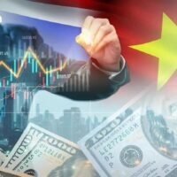 Vietnam verfügt über einen demografischen Vorteil mit einer größeren, jüngeren Bevölkerung und niedrigeren Mindestlöhnen im Vergleich zu Thailands alternder Gesellschaft und dem Arbeitskräftemangel.